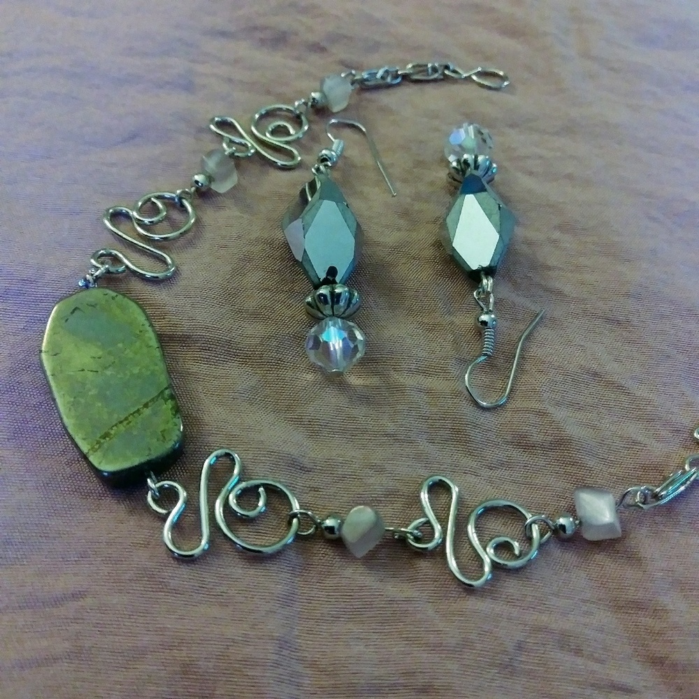 Beautiful handmade earrings and bracelet